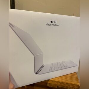 Like-New Apple Magic Keyboard for iPad Air 13-inch